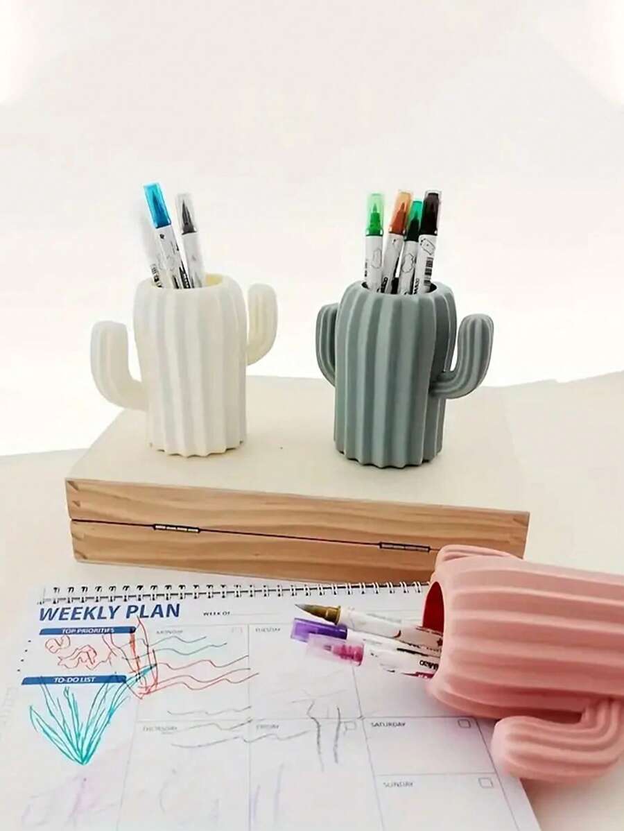 1 pièce Boîte de rangement de bureau en forme de cactus - Faite de résine ABS, support pour stylos et crayons, conteneur de fournitures de bureau mode bleu ou rose, idéal pour les fournitures d'art, organiseur de stylo de bureau mignon, rentrée scolaire, fournitures scolaires, étui à crayons, trousse à crayons, sac d'école