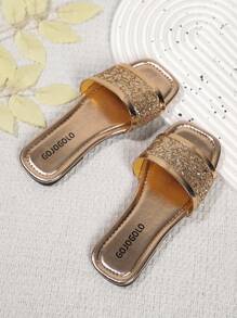 Ein Paar modische Mädchen Hausschuhe, Mode von 2025, geeignet für verschiedene Anlässe, perfekt für Fotoshootings und Reisen