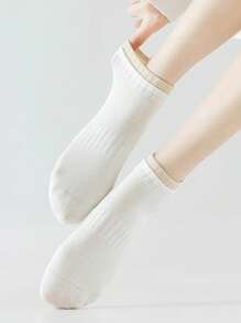 7 pares de calcetines de tobillo deportivos de bloques de color para mujer, calcetines cortos blancos y versátiles, apropiados para uso diario, primavera y verano