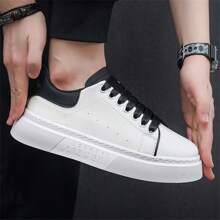 Neue weiße Sneaker mit dicker Sohle, & vielseitigem Design, weiche und bequeme Innenfütterung, wasserfestes Oberleder, rutschfeste Außensohle, bequem, geeignet für Outdoor, Lässig und Sportbekleidung