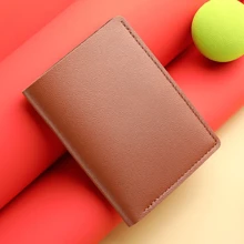 Carteira masculina de cor sólida em PU, porta-cartões de crédito, carteira pequena dobrada na moda e casual, bolsa grande com múltiplos slots de grande capacidade, usada para carteira de identidade, carteira de motorista, cartão de crédito, presente ideal para namorado, adequado para adolescentes, casual de verão, ao ar livre, atlético ou viagem de férias, ou presentes de formatura ou aniversário, acessórios formais/de negócios