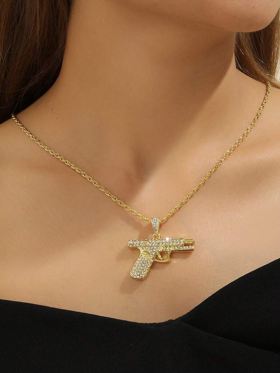 1 件简约水钻枪设计吊坠项链，男女通用配饰