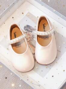 女童珍珠装饰软底休闲乐福鞋，时尚儿童公主鞋，适合春秋季节