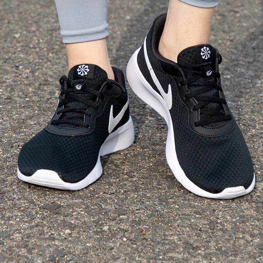 Nike 男女童款 TANJUN GO 轻便透气跑步鞋休闲运动鞋 DX9041-003 - 黑與白 - 查看 1