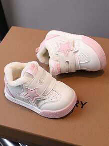 1 双幼儿男孩/女孩保暖毛绒皮革星形图案防滑软底休闲运动鞋，适合冬季