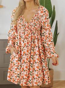 CILKOO 米色花卉深 V 领褶饰胸围泡泡袖荷叶边娃娃装度假连衣裙，带口袋 - 米色 - 查看 2