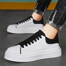 Neue weiße Sneaker mit dicker Sohle, & vielseitigem Design, weiche und bequeme Innenfütterung, wasserfestes Oberleder, rutschfeste Außensohle, bequem, geeignet für Outdoor, Lässig und Sportbekleidung