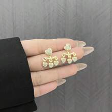 1 对时尚优雅心形吊坠前后耳环