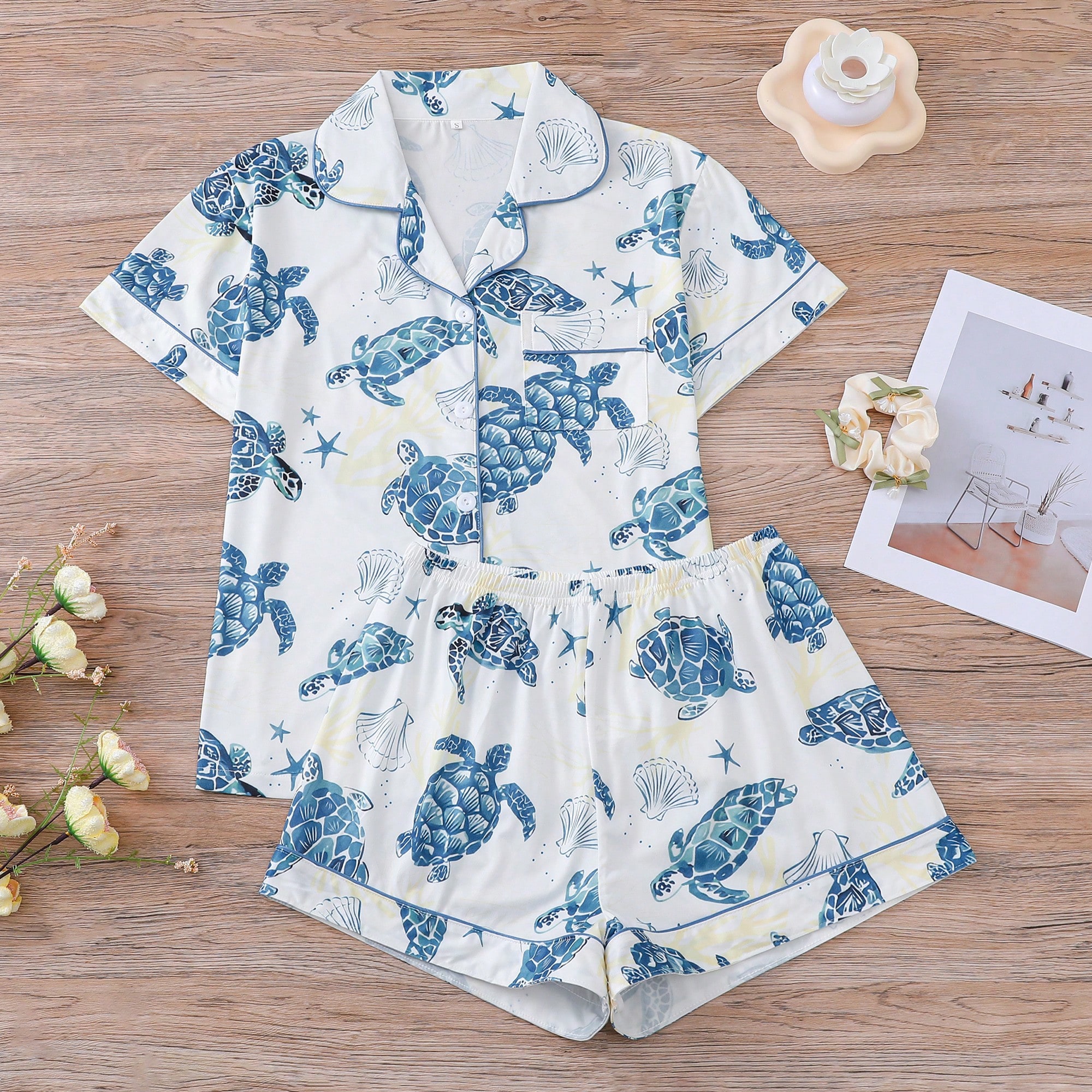 Set de 2 piezas Pijama de mujer con tema de océano y estampado de tortuga marina, blusa de manga corta con cuello y pantalón corto de cintura elást