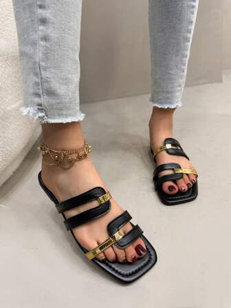 Sandali infradito da donna piatti, con punta aperta e quadrata, stile casual alla moda adatto a vestiti, spiaggia, camminare, design a contrasto nero e oro, traspirante, leggero, antiscivolo