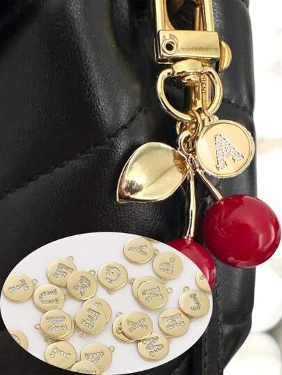 قلادة مفتاح شخصية من الكرز عالية الجودة وجميلة - قلادة كرز جذابة - سلسلة مفاتيح كرز مع حرف من الزركونيا - قلادة حقيبة ظهر عصرية - إكسسوار حقيبة - إكسسوار سيارة - إكسسوار مدرسي - ديكور جوثي Y2K