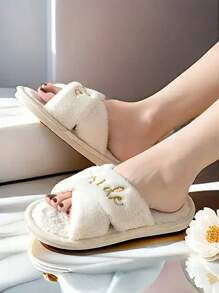 Um par de chinelos de festa de noiva com tiras cruzadas, conjunto de chinelos para festa de casamento, damas de honra, chinelos internos, chinelos de pelúcia, femininos, casa, piso interno, antiderrapante, chinelos abertos, chinelos para despedida de solteiro