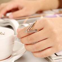 1 件可调节超大空心圆环，带水钻装饰