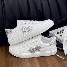 Zapatos casuales blancos para mujer de suela suave y ligera, de moda, con diseño de estrella, planos, con cordones, deportivos, elegantes, antideslizantes, cómodos y transpirables, adecuados para todas las estaciones. Nuevos lanzamientos adecuados para vestidos.