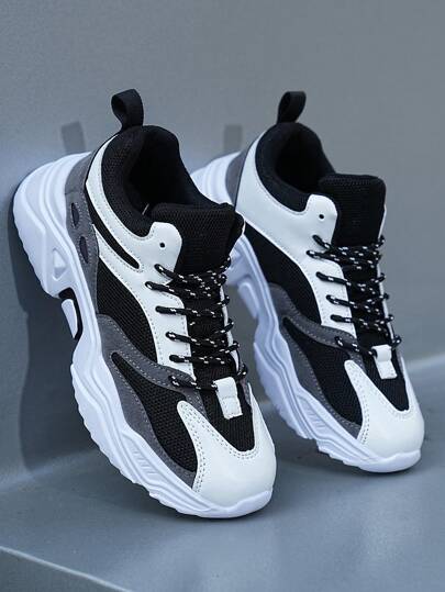 Novos tênis esportivos da moda para homens, bico redondo, cadarço, malha respirável, sola macia, calçados leves para caminhada, adequados para adolescentes casuais, atletismo ao ar livre, viagens de férias, presentes de formatura, acessórios para vestidos de aniversário