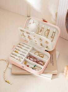 1 pièce Boîte de rangement pour bijoux rectangulaire en PU, boîte d'organisateur de bijoux portable, plateau de maquillage de vanité, boîte d'affichage de bijoux de voyage pliable à plusieurs compartiments, boîte-cadeau pour bijoux, style minimaliste à rabat, grande capacité, convient pour les bagues, colliers, boucles d'oreilles, montres, rouges à lèvres, etc., accessoires de chambre, fournitures de voyage en plein air, avec fermeture à bouton de sécurité, style international élégant, convient pour les voyages et l'utilisation domestique, cadeau idéal pour les filles