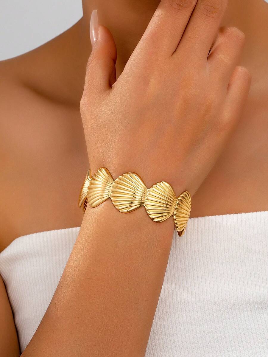 1pc Minimalist Fashion Elegant Seashell Shaped Bracelet, Versatile - Shell Golden Yellow - View 1