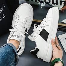 Men's Shoes 2025 New Simple Thick Sole Board Shoes Male Niche Sports Leisure Men's Small White Shoes