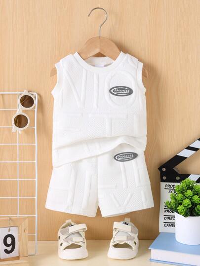 两件套男婴儿童休闲运动字母印花圆领上衣和短裤，夏季套装，细节设计，适合户外活动