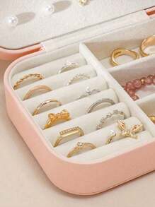 1 pièce Boîte de rangement pour bijoux rectangulaire en PU, boîte d'organisateur de bijoux portable, plateau de maquillage de vanité, boîte d'affichage de bijoux de voyage pliable à plusieurs compartiments, boîte-cadeau pour bijoux, style minimaliste à rabat, grande capacité, convient pour les bagues, colliers, boucles d'oreilles, montres, rouges à lèvres, etc., accessoires de chambre, fournitures de voyage en plein air, avec fermeture à bouton de sécurité, style international élégant, convient pour les voyages et l'utilisation domestique, cadeau idéal pour les filles