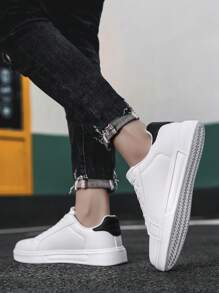 春季新款大码男士休闲硫化鞋，百搭白色运动鞋，皮革鞋面，防水防滑，时尚年轻学生款