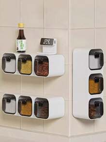 1 件壁挂式调味盒。免打孔多格收纳调味盒适用于家庭厨房透明糖盐容器套装