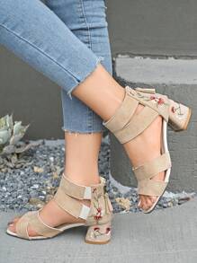 Sandales décontractées à talons mi-hauts brodées pour femmes, sandales d'été polyvalentes à talon épais, élégantes et rétro, à bout ouvert, avec une fermeture éclair à l'arrière