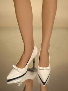 Scarpe da donna con tacco alto e punta affusolata, eleganti e formali per abiti, scarpe da cerimonia con fiocco e tacco basso, beige