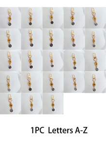 Personalized Initials With Cute Daisy Flowers Keychain Enamel Letter Pendant Charm Keychain Suitable For Wallets, Backpack Charms, Headphone Cases, Etc.