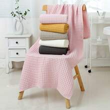 1pc Extra Large Waffle Texture Bath Towel, Absorbent Quick Drying Soft Towel For Women, Cute And Comfortable Home Towel, Bathroom Accessories Fall Decor,Holiday Home Bathroom Decor Back To School For Beauty Salon Home Bathroom Shower Towels For Beauty Salon, Hotel Sports,Home Essentials, Towel, Skin Care Bath Towel Sheet