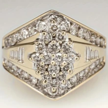 Luxury Promise Ring 18k Plated Inlaid Shining Zirconia Symbol Of Nobility And Eternal Love Engagement / Wedding Ring