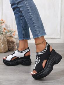 Sandalias de cuña de moda para el verano 2025, zapatos casuales y versátiles para mujer, sandalias de plataforma, sandalias de tacón alto, en negro y blanco, sandalias de flores para la playa