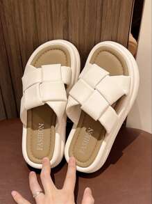 2025 夏季新款女士休闲平底拖鞋，厚底复古凉鞋，防滑沙滩鞋，时尚人字拖，百搭女士凉鞋