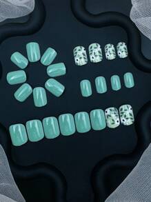 Conjunto de 24 parches decorativos de uñas con diseño de flores verdes claras y hojas verdes, estilo europeo y americano, parches de arte de uñas falsas que cubren por completo, suministros de arte de uñas, conjunto de uñas versátil para uso diario, adecuado para mujeres de oficina, fiestas, citas y uso diario para decorar tus uñas y realzar tu gusto fashionable