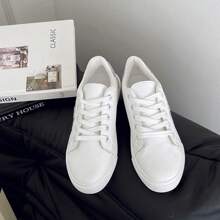 Zapatos casuales blancos para mujer de suela suave y ligera, de moda, con diseño de estrella, planos, con cordones, deportivos, elegantes, antideslizantes, cómodos y transpirables, adecuados para todas las estaciones. Nuevos lanzamientos adecuados para vestidos.