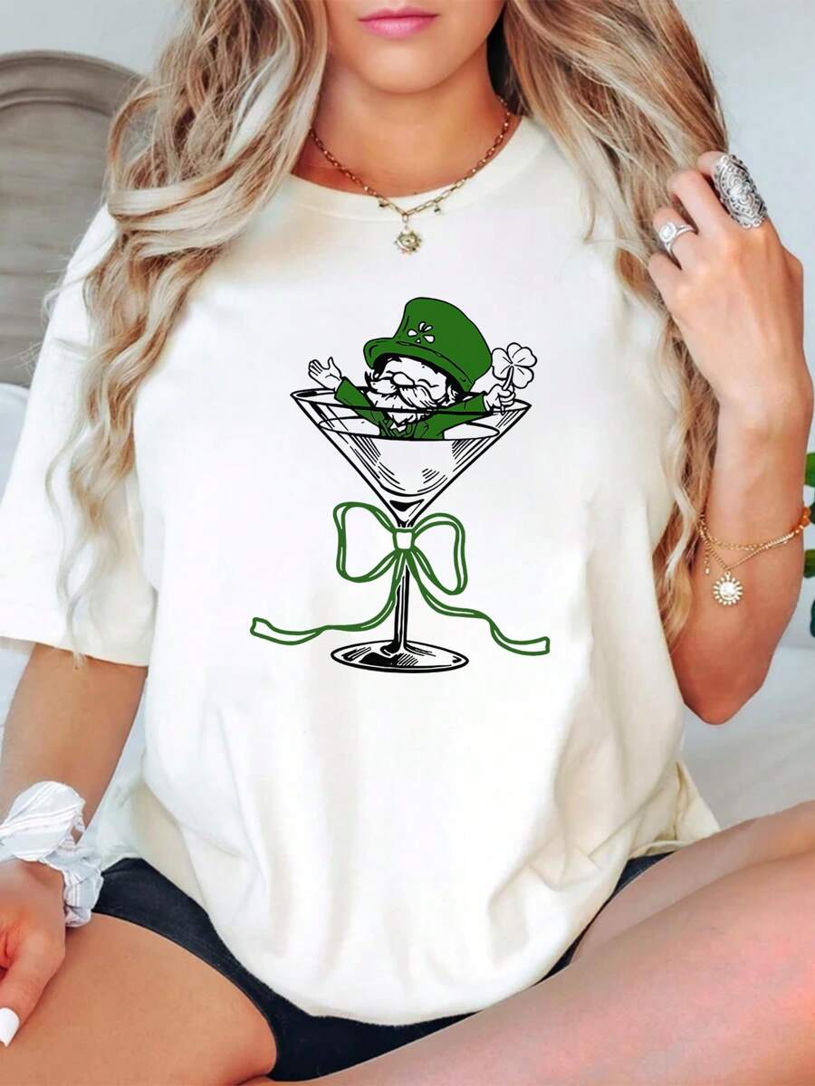 Oversized Style For Women, St. Patrick's Day Tee, Lucky Leprechaun Martini Shirt, St. Patty's Day Shirt For Women, Cute Green Shamrock Martini T-Shirt, Loose Type Shirt For Women, Perfect For Holiday Parties Or Gift Giving, Soft And Comfortable - 白色 - 查看 1
