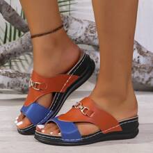夏季新款拼色露趾凉鞋，金属扣装饰，厚坡跟，镂空透气鞋面，时尚休闲度假百搭女士凉鞋