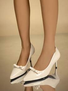 Scarpe da donna con tacco alto e punta affusolata, eleganti e formali per abiti, scarpe da cerimonia con fiocco e tacco basso, beige