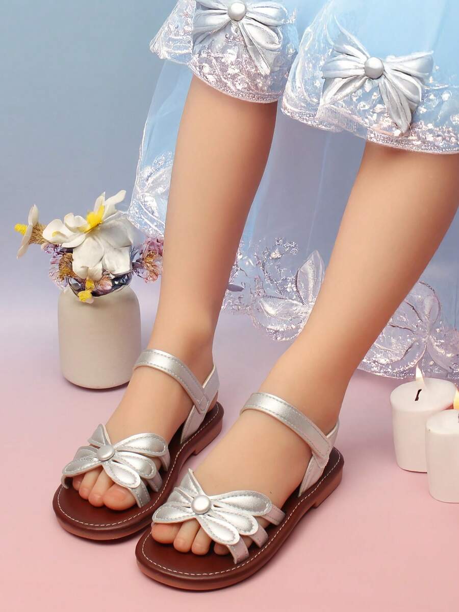 1 双银色婴儿凉鞋，钩环扣女童鞋，舒适简约幼儿夏季沙滩鞋 - 銀色 - 查看 1