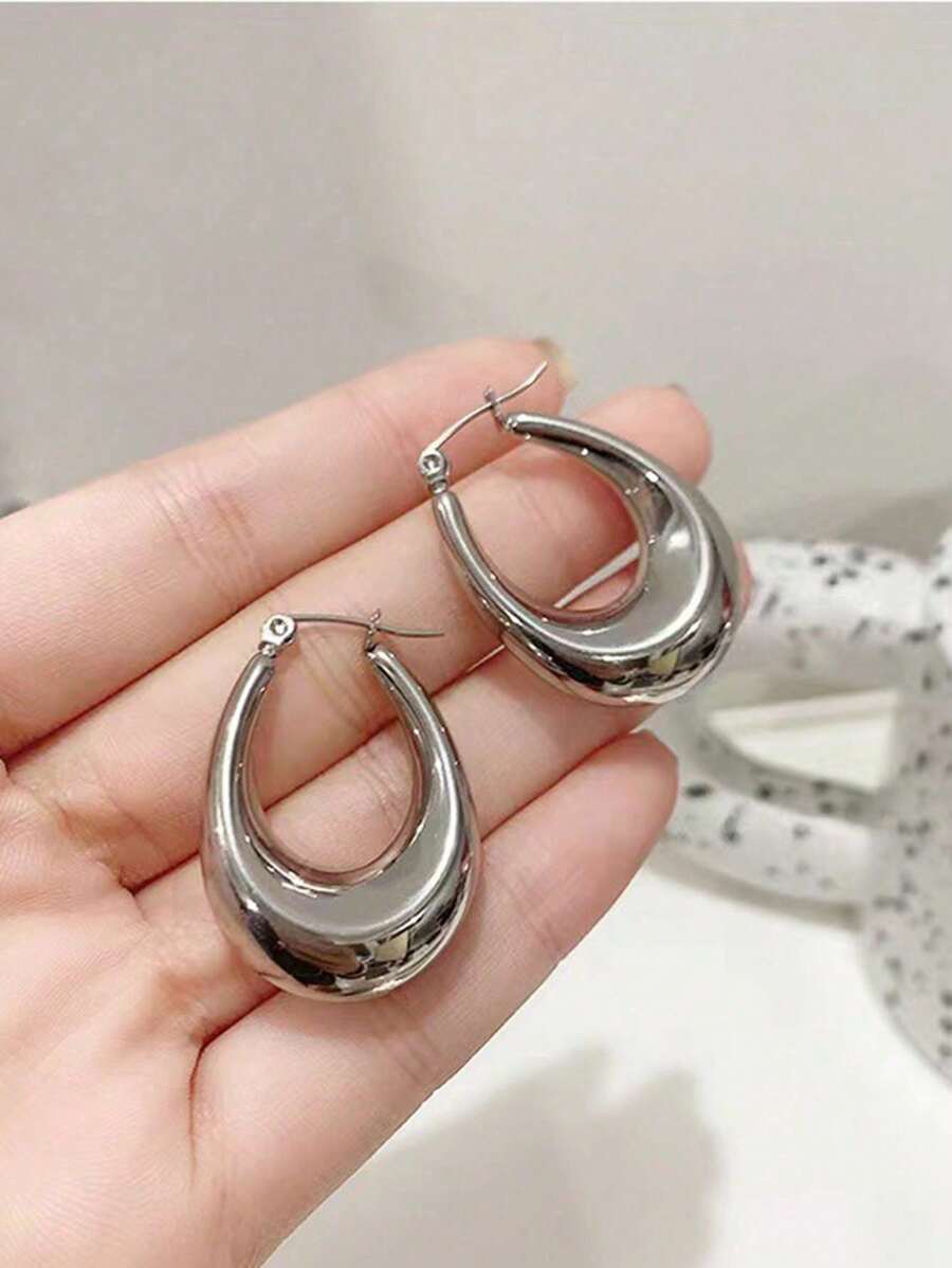 一对简约时尚水滴形耳环