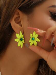 1 Pair Symmetrical Flower Stud Earrings For Women