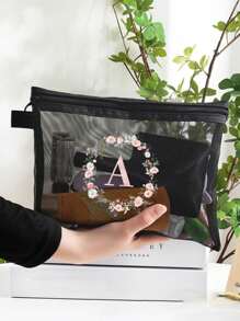1PC 黑色网袋 花环粉色首字母A-Z印花透明网眼化妆品收纳袋 多功能旅行便携包 护肤品收纳 洗漱化妆包 学生文具包 网眼拉链包 旅行化妆品包装收纳包 简约高端 珠宝收纳 适用于住宿 旅游 商务 游泳 家居收纳 - 黑色 - 查看 8