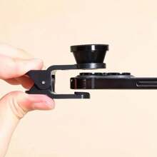 Lente de 3 en 1 para teléfonos inteligentes: Ojo de pez, gran angular y macro | Panorámica de 180° + gran angular súper + macro 10X | Universal para todos los teléfonos | Equipamiento multiescena para vlogs de viaje y transmisión en vivo | Diseño portátil de clip + imagen de alta definición multicapa | Primera opción para fotografía de tiendas al aire libre/reseñas/comercio electrónico "No es necesario quitar la funda del teléfono" "Diseño de clip universal"