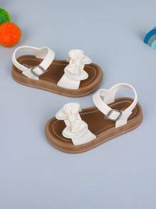 1 双纯色女童平底凉鞋，带蝴蝶结和钩环设计，适合夏季