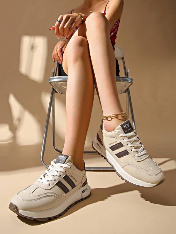 Zapatillas deportivas con suela gruesa para mujeres, de tacón ligero, zapatos casuales blancos, zapatillas de tenis, zapatos versátiles para correr, zapatos planos y lindos de moda