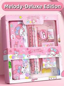 Sanrio Autorisé par Sanrio Ensemble de papeterie mignon de chien Melody Cinnamon de Sanrio. Fournitures scolaires pour garçons et filles - crayons et boîte de rangement pour crayons, gomme, taille-crayon, règle, cahier. Cadeaux pour la rentrée, Halloween, Noël (la conception et la couleur de la boîte cadeau peuvent varier selon les différents lots de production)