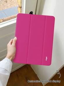 Capa de Tablet Plana Personalizada, Cor Sólida Rosa Vermelha, Adequada para IPad Mini4/Mini5/Mini6/Mini7, IPad A16 2025, Air 11 13 M2 M3 Pro 11 13 M4 2024, Air 4 5 10th 10.9, Pro 11 9th 8th 7th 10.2 4th 5th 6th Modelo A8, Texto Personalizado, Suporte Dobrável Triplo, Slot Integrado para Caneta, Borda Macia com Cobertura Total, Capa Flip de Tablet IPad Simples, Casual e Clássica de Casco Macio de TPU. Observação: O Estilo de Fonte Final está Sujeito à Imagem Física, e Pode Haver Pequenas Diferenças de Cor. - Pink - Visão 5