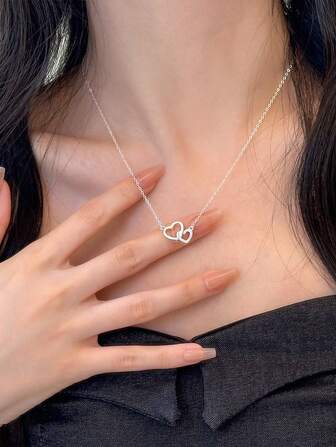 1pc Interlocking Heart Pendant Necklace, Delicate Chic Versatile High-End Collarbone Chain