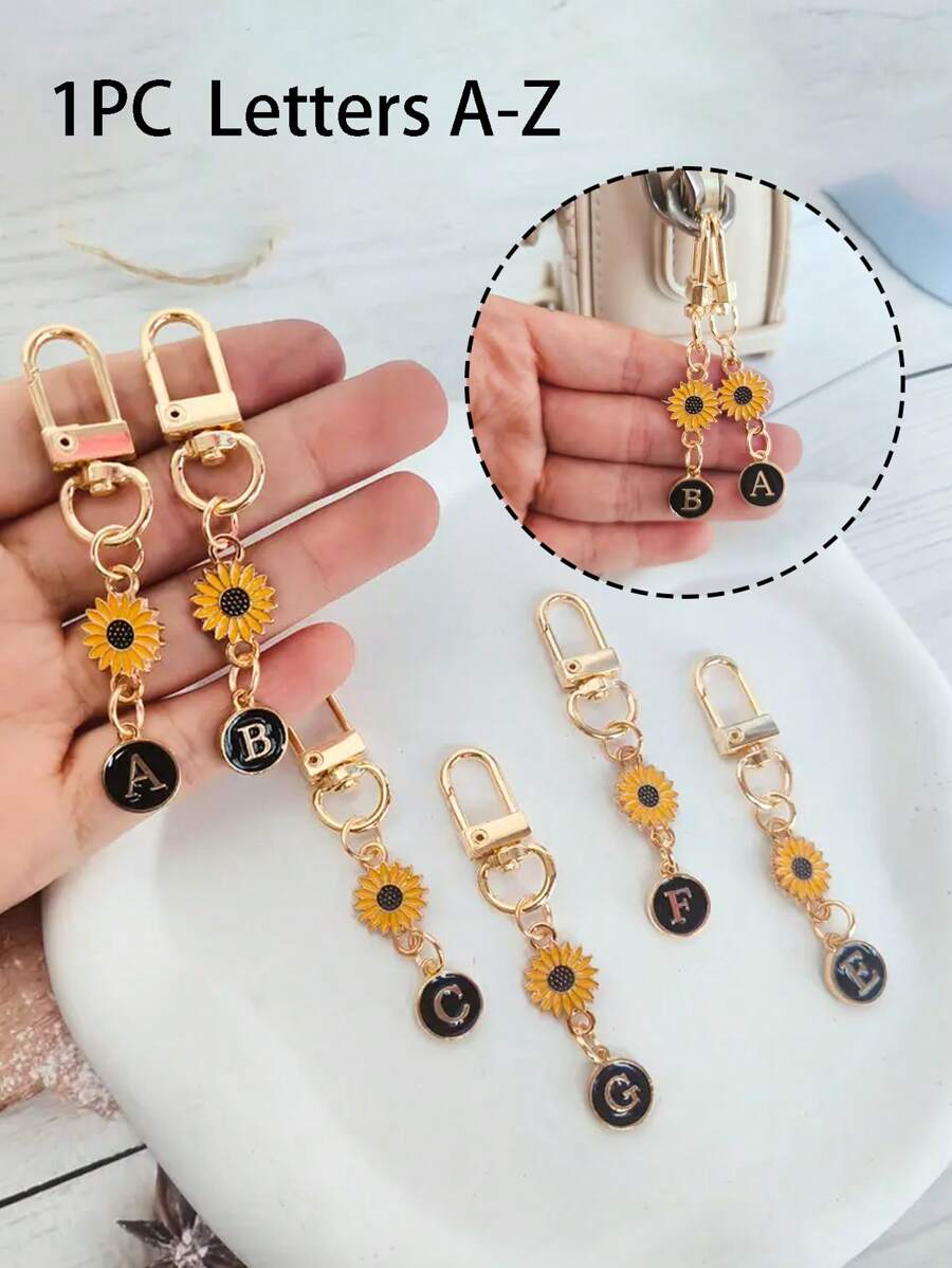 Personalized Initials With Cute Daisy Flowers Keychain Enamel Letter Pendant Charm Keychain Suitable For Wallets, Backpack Charms, Headphone Cases, Etc.