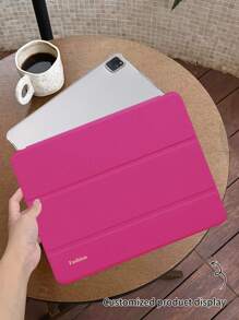 Capa de Tablet Plana Personalizada, Cor Sólida Rosa Vermelha, Adequada para IPad Mini4/Mini5/Mini6/Mini7, IPad A16 2025, Air 11 13 M2 M3 Pro 11 13 M4 2024, Air 4 5 10th 10.9, Pro 11 9th 8th 7th 10.2 4th 5th 6th Modelo A8, Texto Personalizado, Suporte Dobrável Triplo, Slot Integrado para Caneta, Borda Macia com Cobertura Total, Capa Flip de Tablet IPad Simples, Casual e Clássica de Casco Macio de TPU. Observação: O Estilo de Fonte Final está Sujeito à Imagem Física, e Pode Haver Pequenas Diferenças de Cor. - Pink - Visão 4